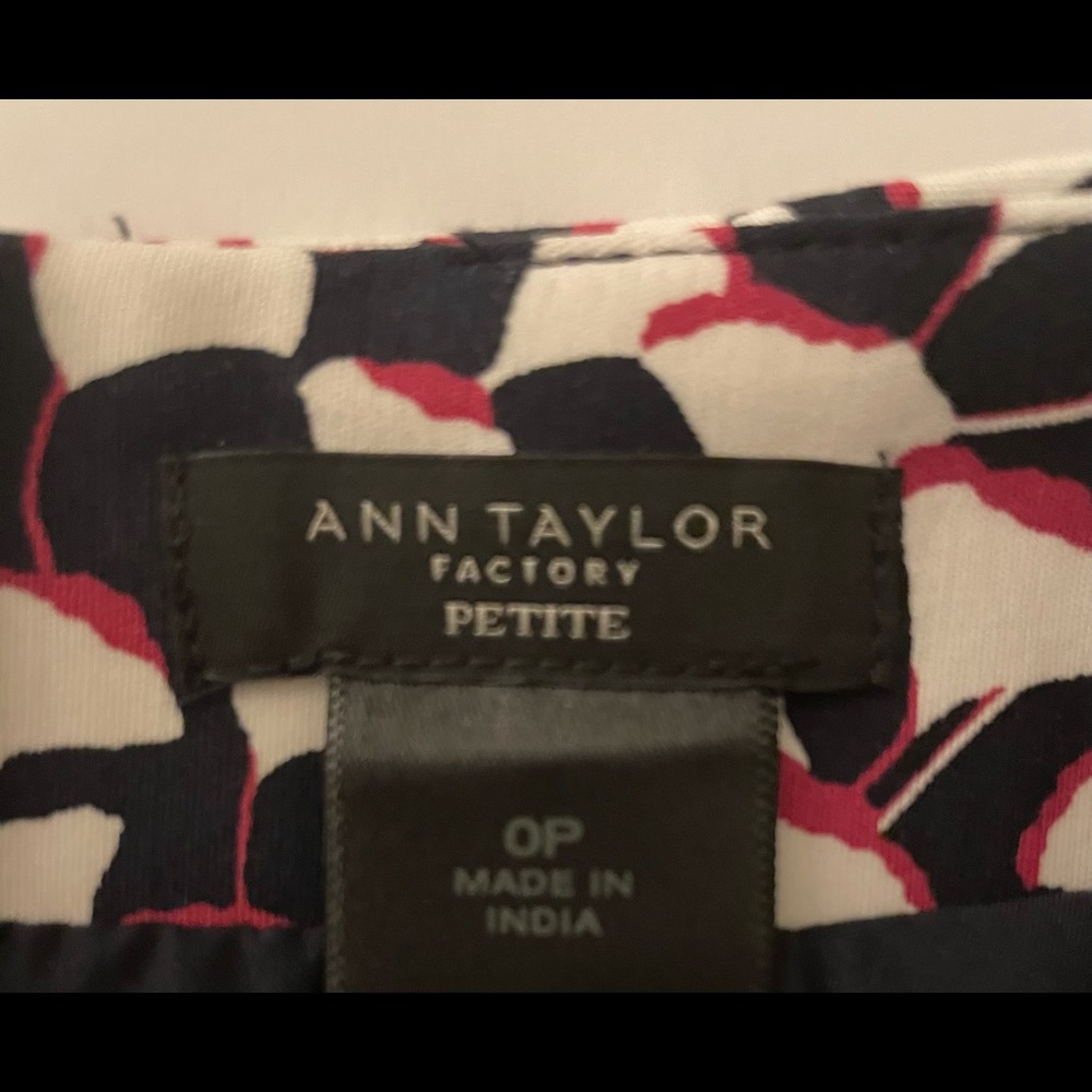 Ann Taylor floral skirt. Size 0P. Great condition.